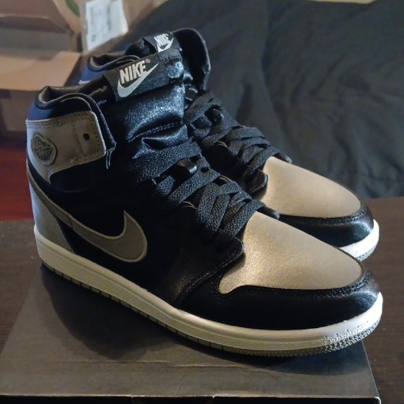 Jordan 1 Retro High OG Satin Shadow in Black and Gray Youth 3Y Girls 4.5 NWBOX - Picture 3 of 10
